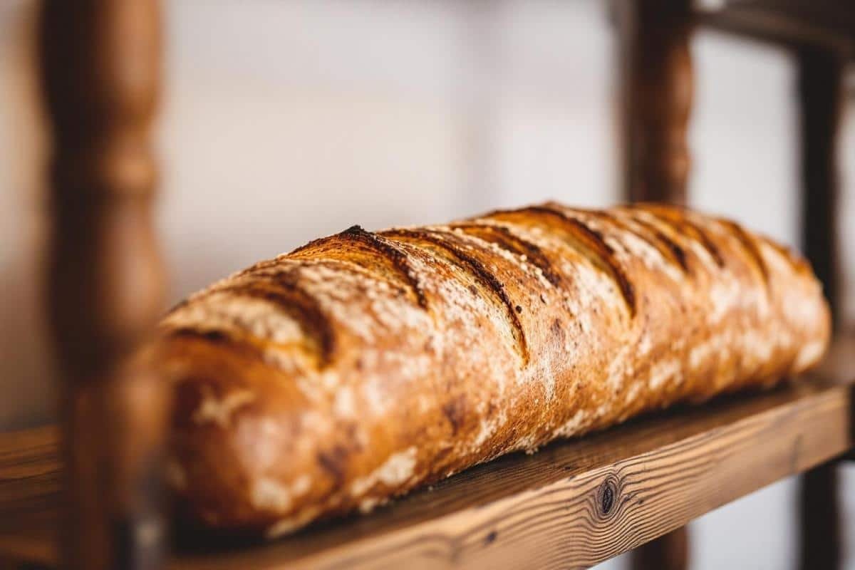 Combien pèse une baguette de pain​ ?